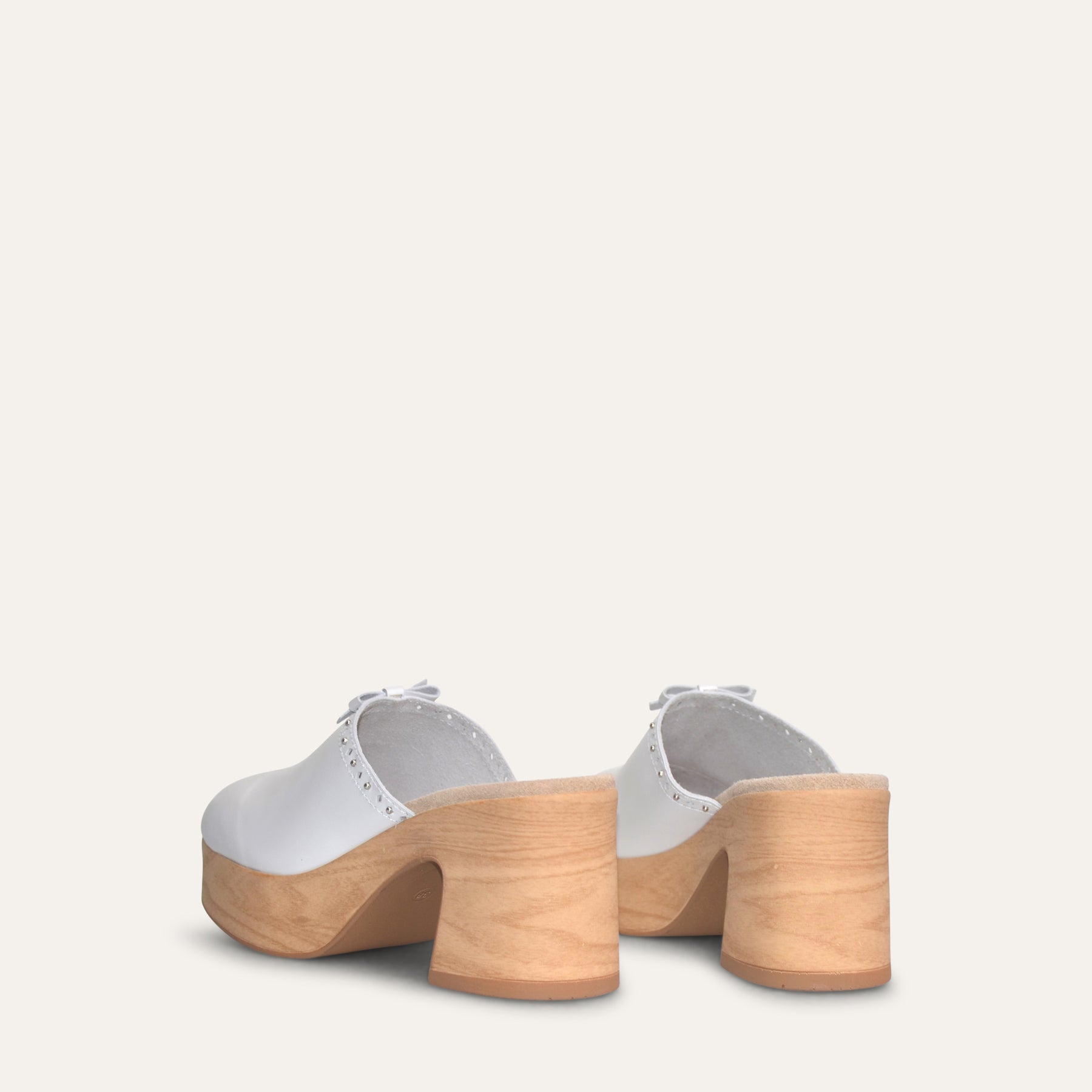 Calou White leather flex-sole clogs back