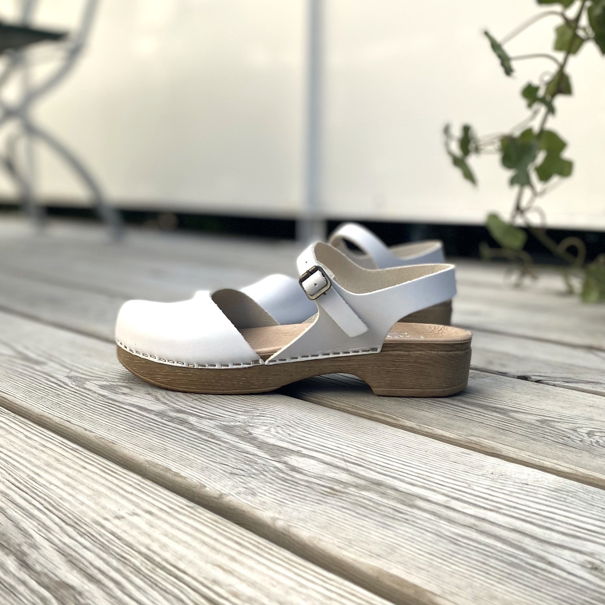 Diana White - Soft Clogs