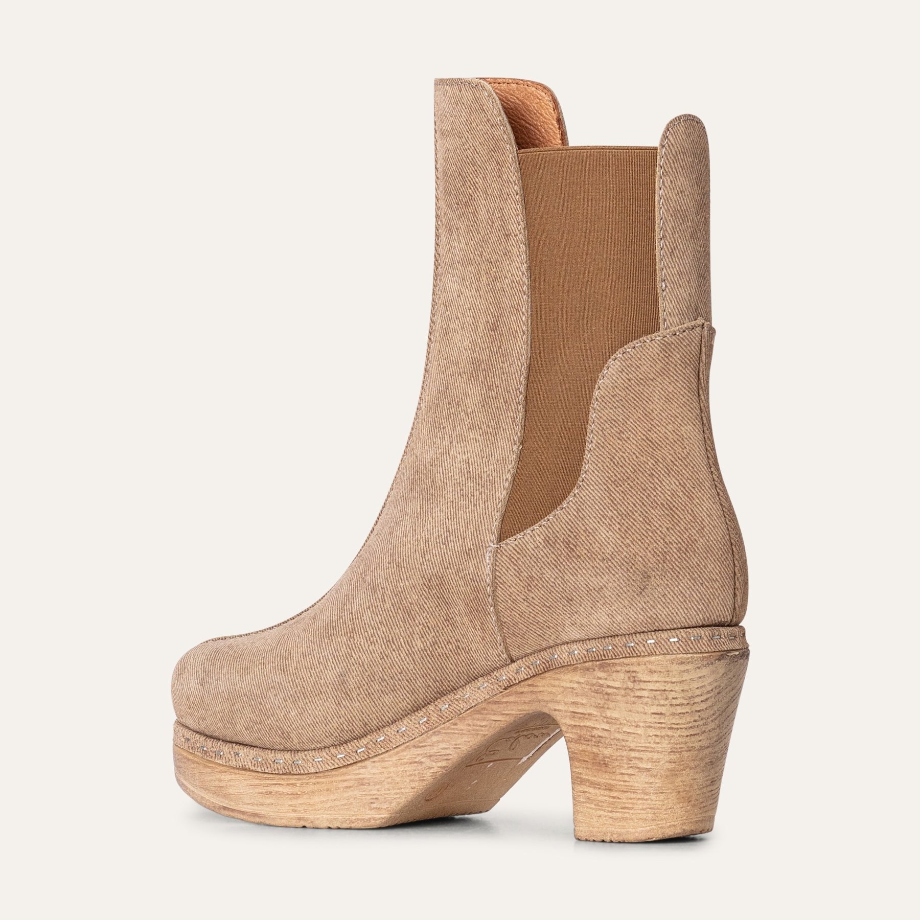 Leia beige suede leather clog boot Calou