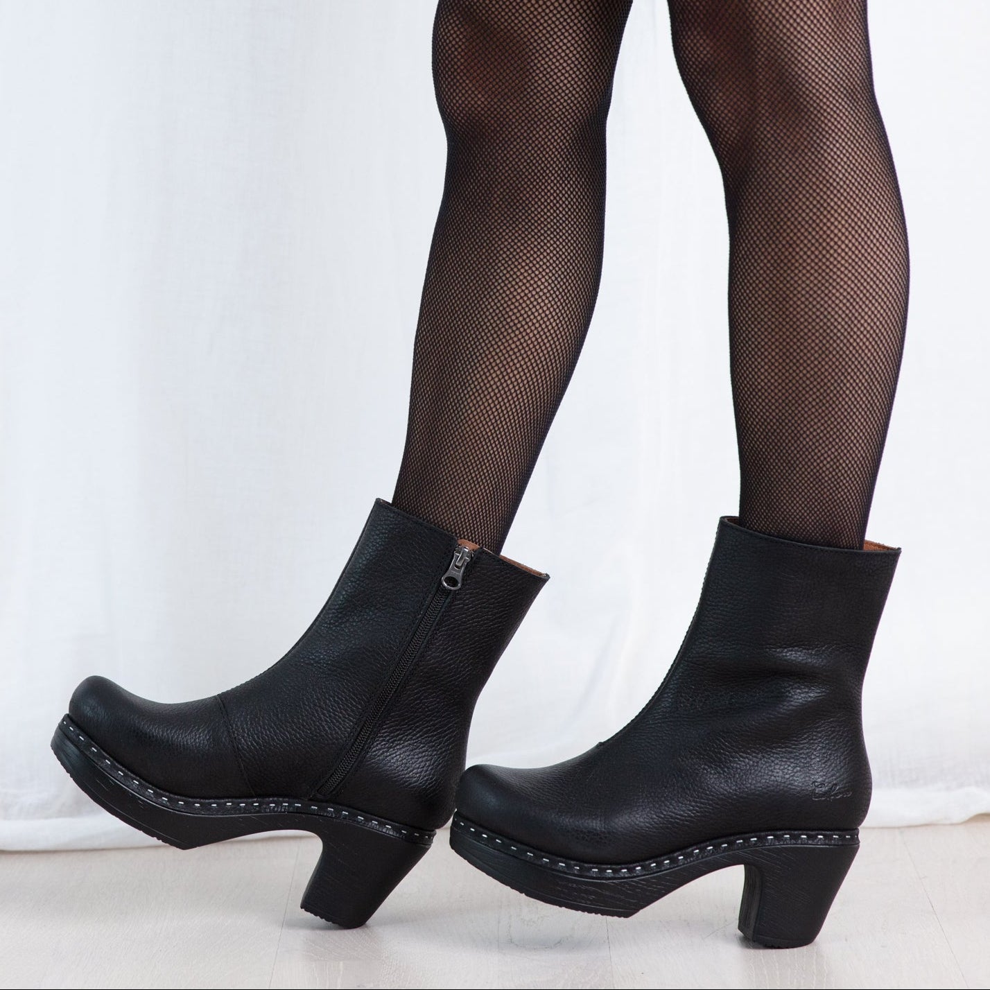 Molly black leather clog boots on model, Calou stockholm