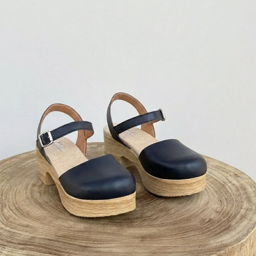Calou darkblue Mary Jane clogs with soft flexible soles lifestyle