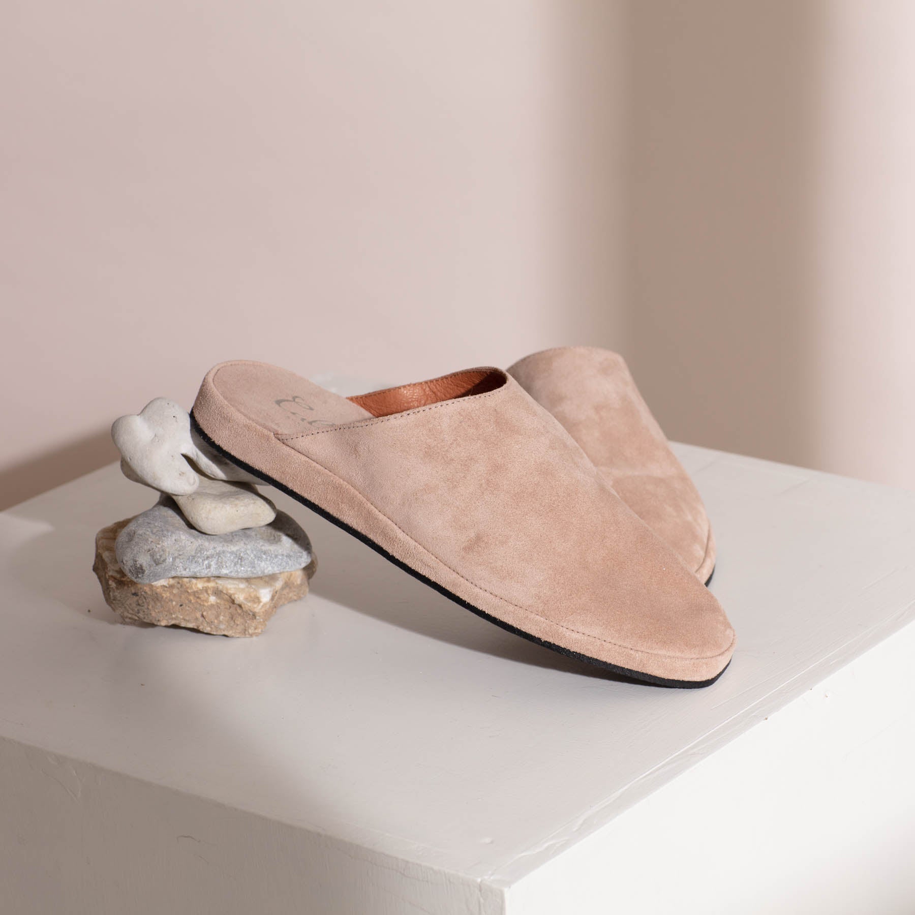 Tara pink suede slippers on pillar, Calou Stockholm