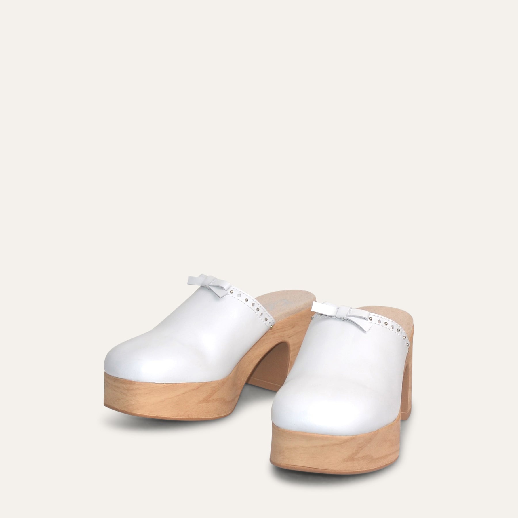 Calou White leather fles-sole clogs front
