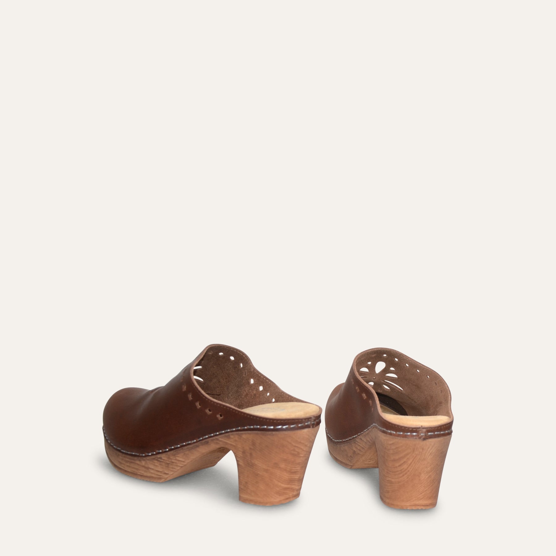 Calou Lottie brown clogs back