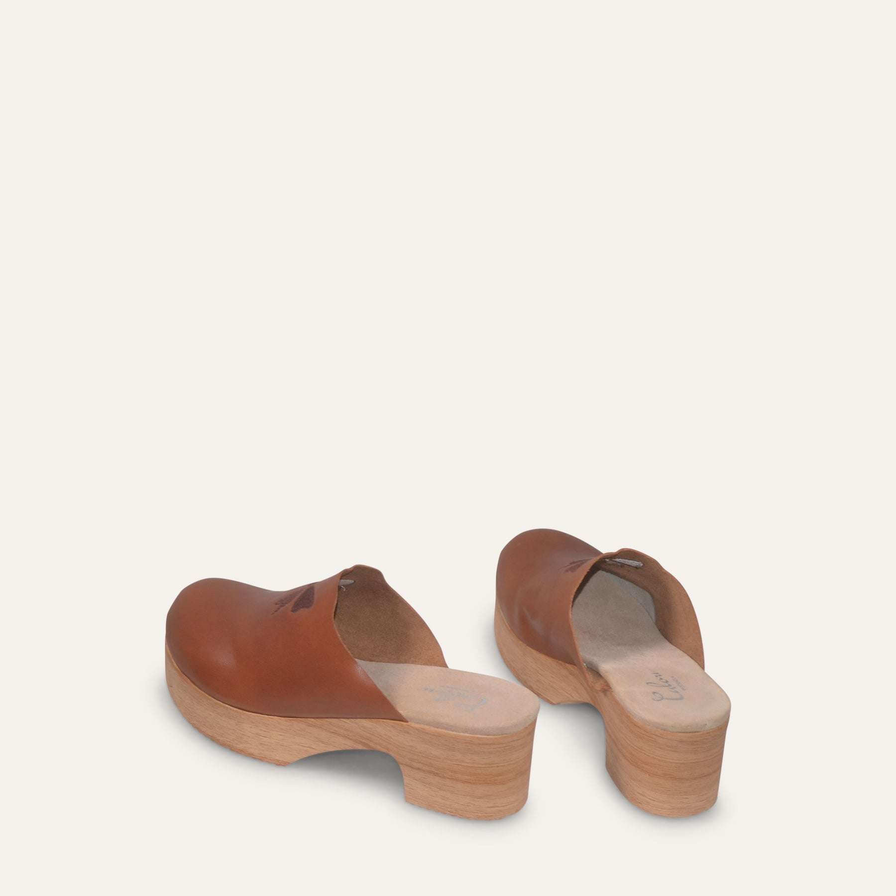 Calou Pair of brown leather clogs flex-sole  Dolly back 