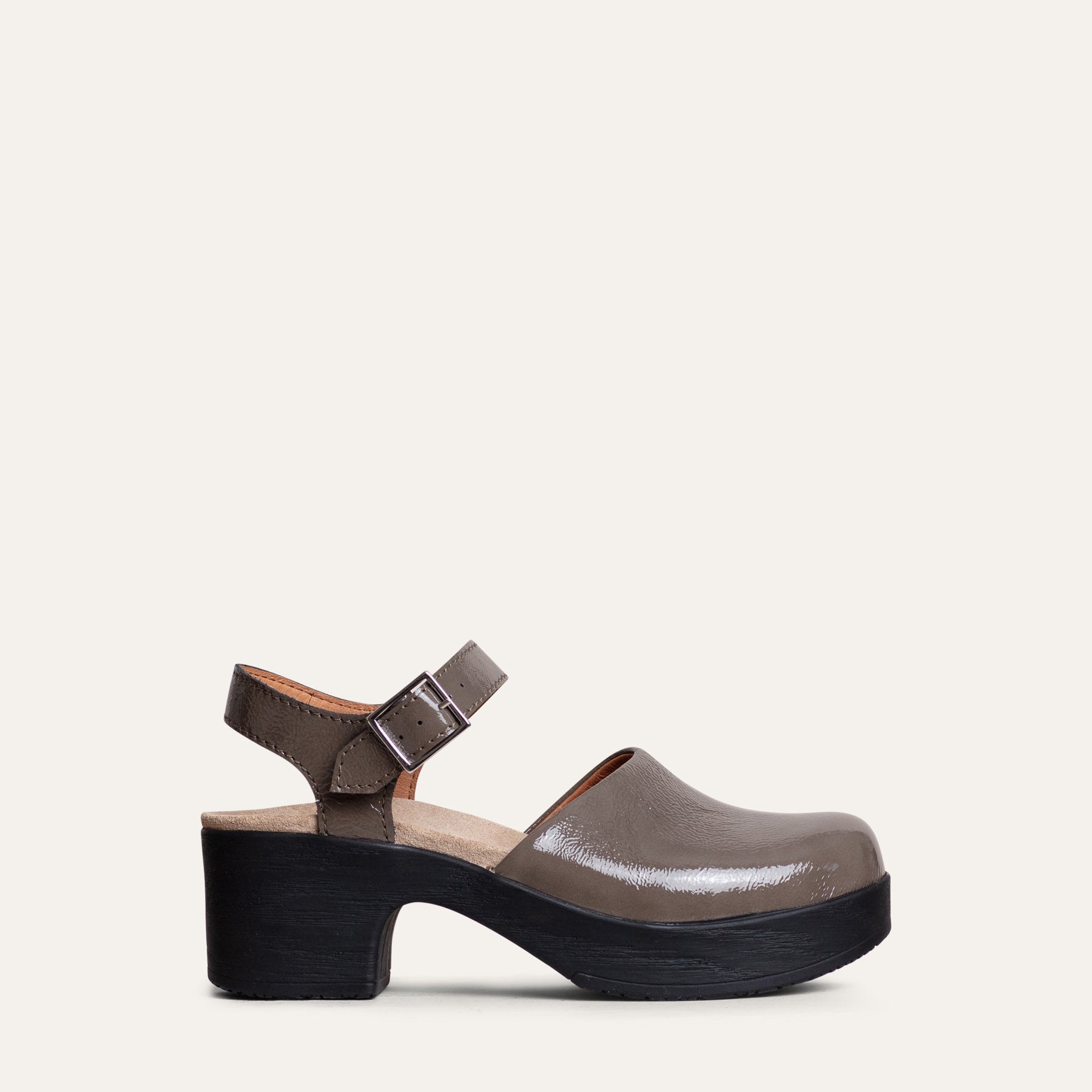 Dolores grey patent leather clogs calou stockholm