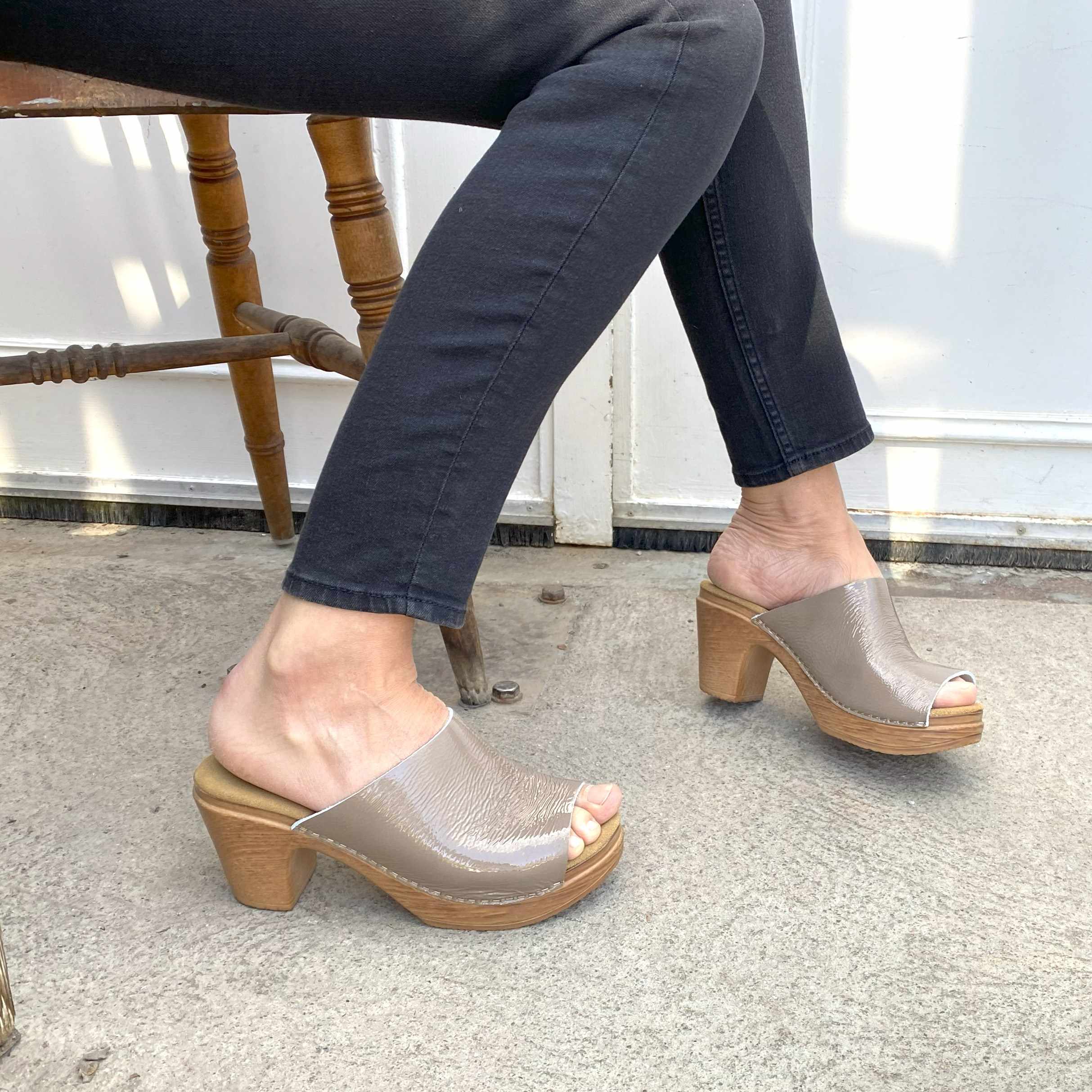 Frida beige patent leather clog sandal on model calou stockholm