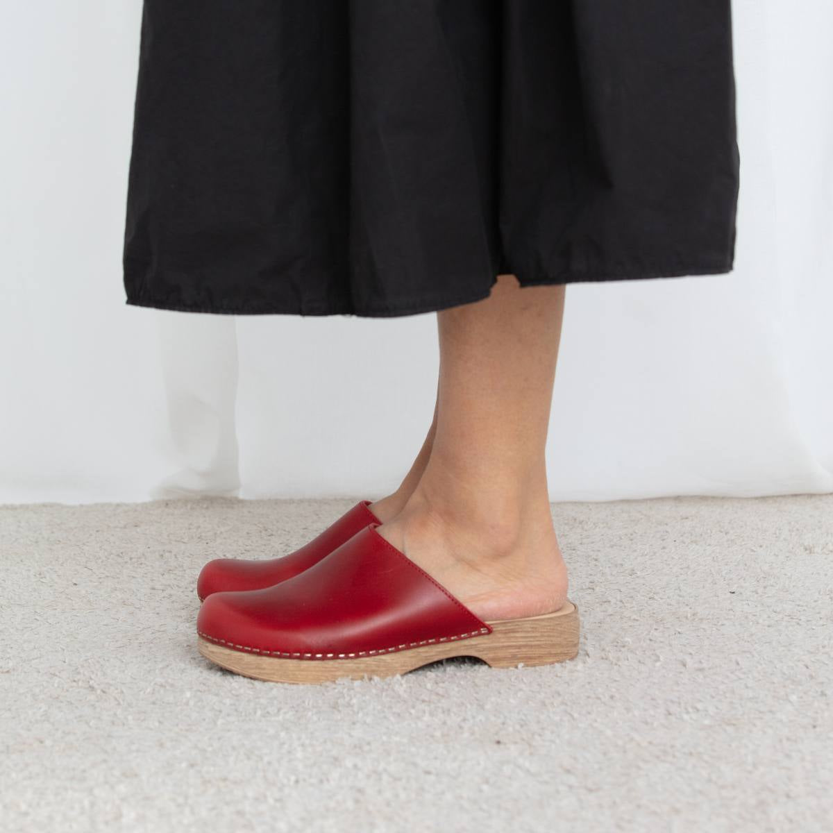 Helena red leather clogs on model, Calou Stockholm