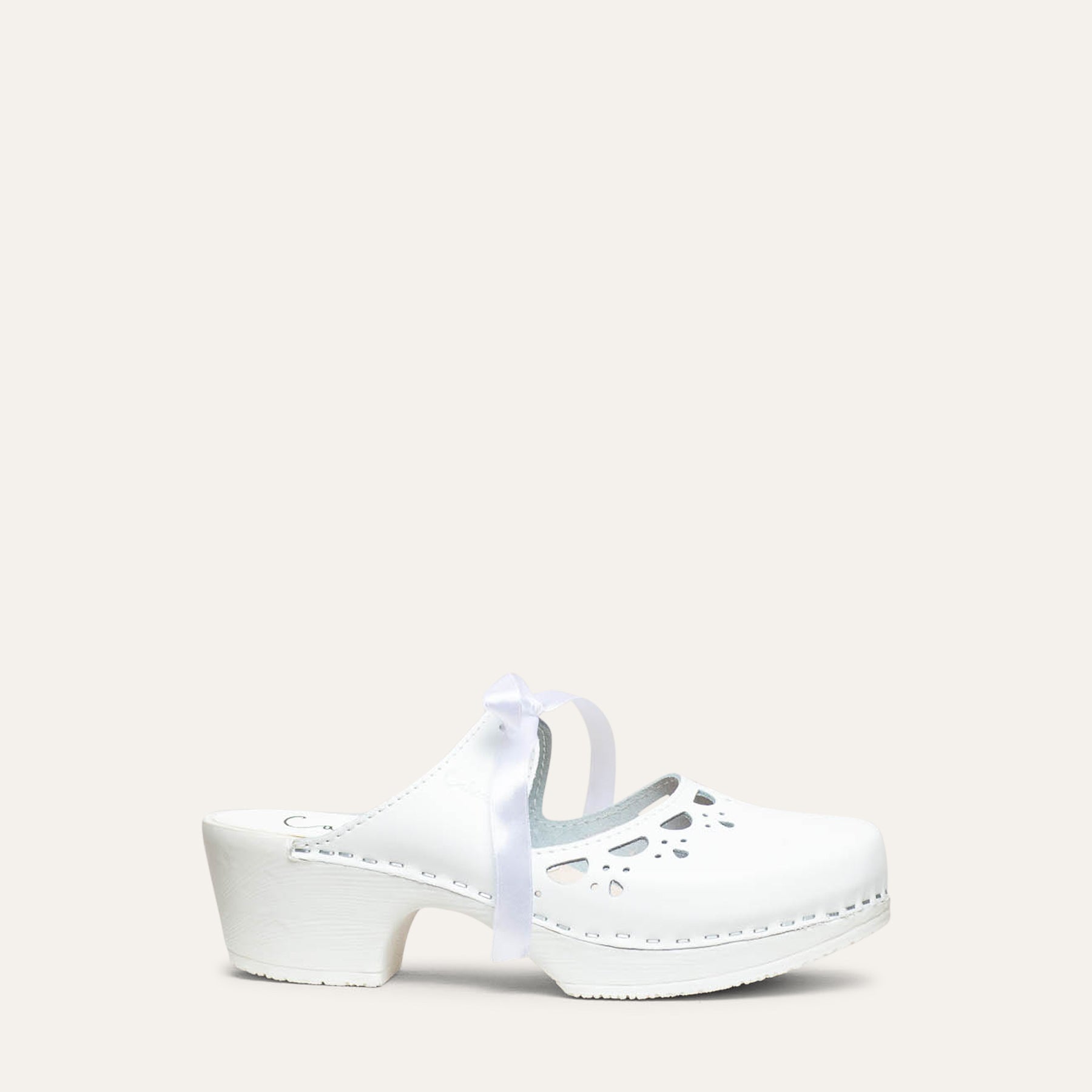 Knyta white leather clog