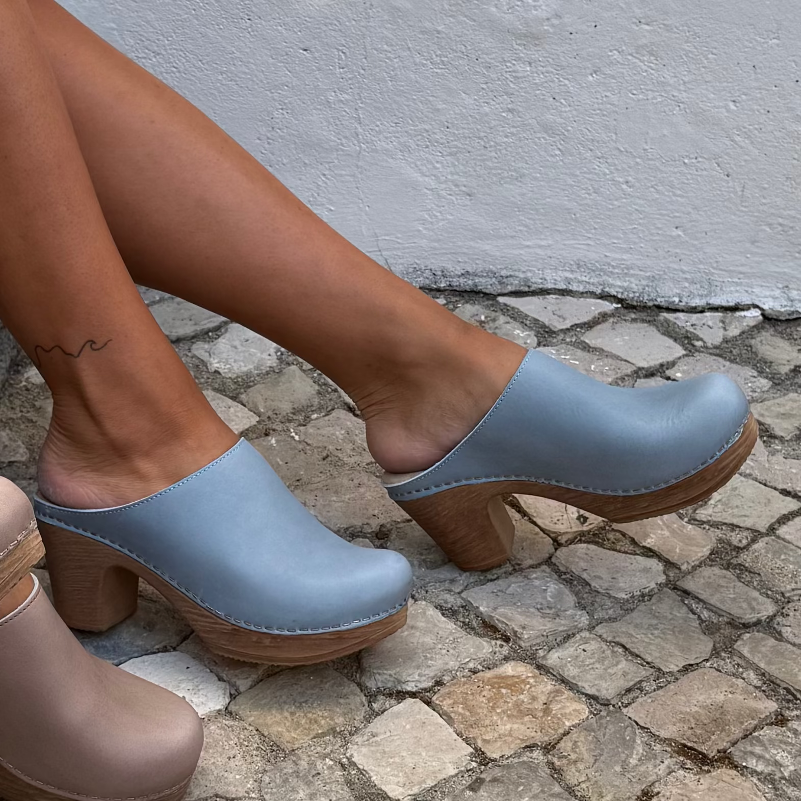 Calou Blue clogs with flexible soles