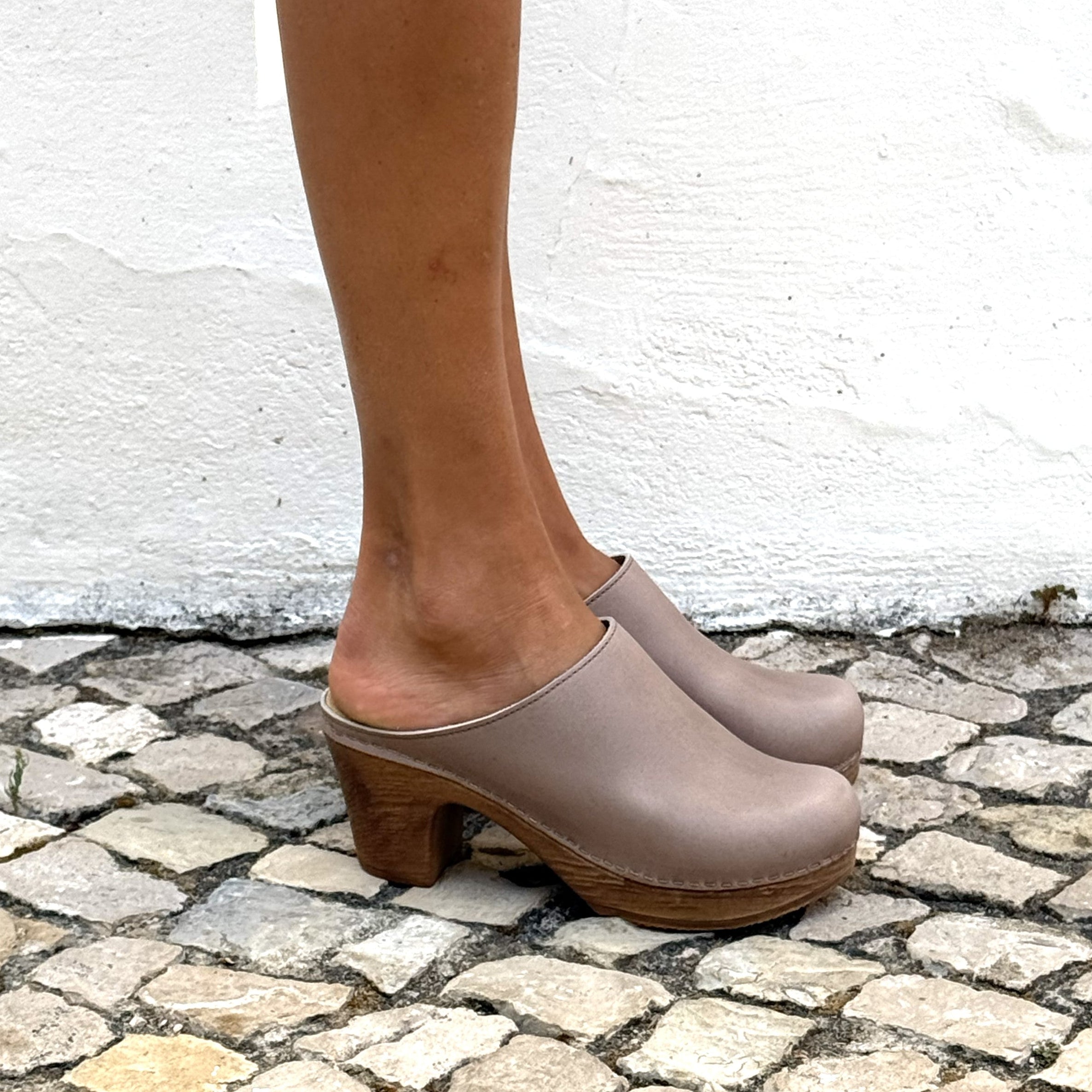 Lisa Taupe