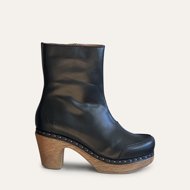 Milly black leather boot calou stockholm