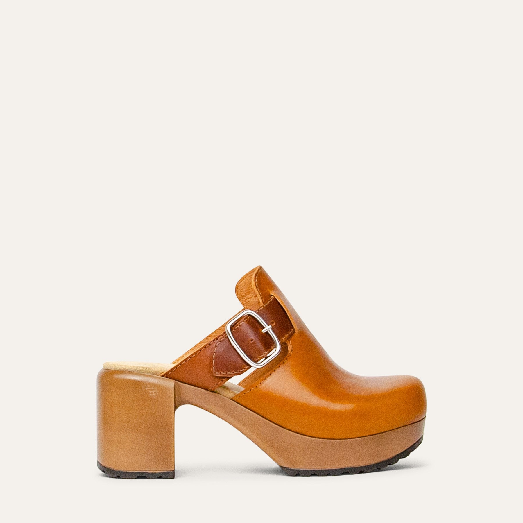 Tuva brown leather clog calou stockholm