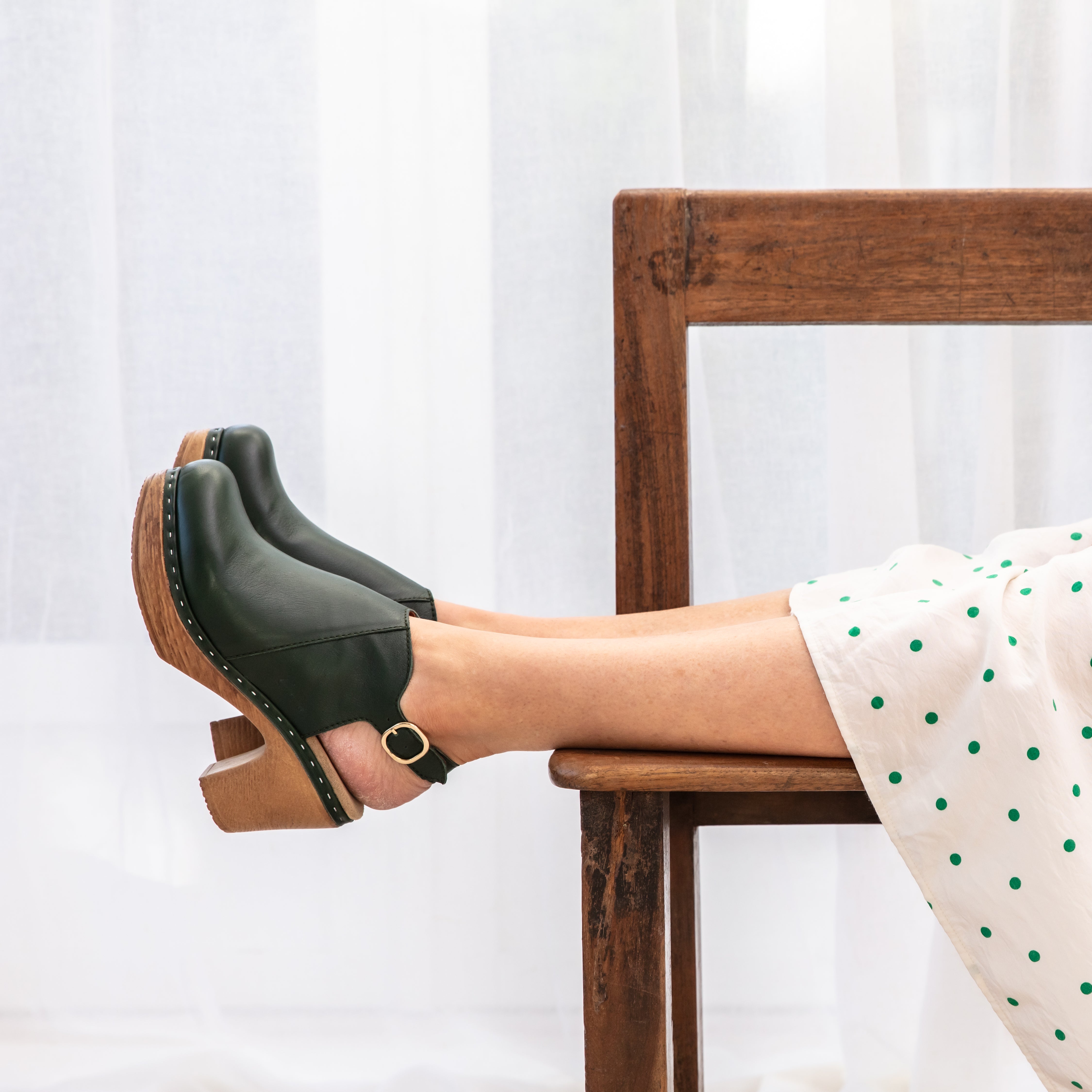 Tyra green leather clog on model Calou Stockholm