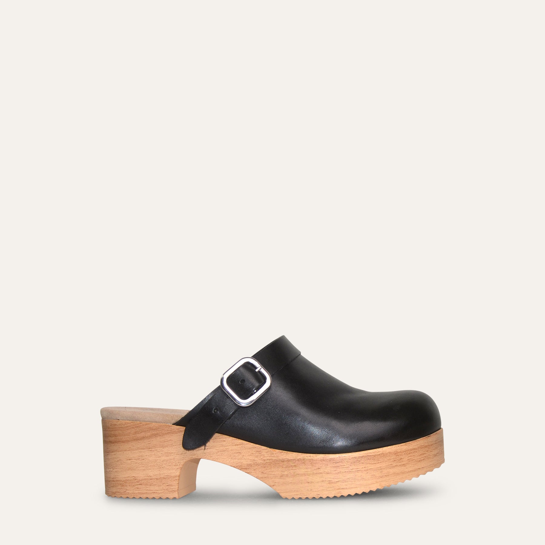 Calou Vera black leather flex-sole clog side
