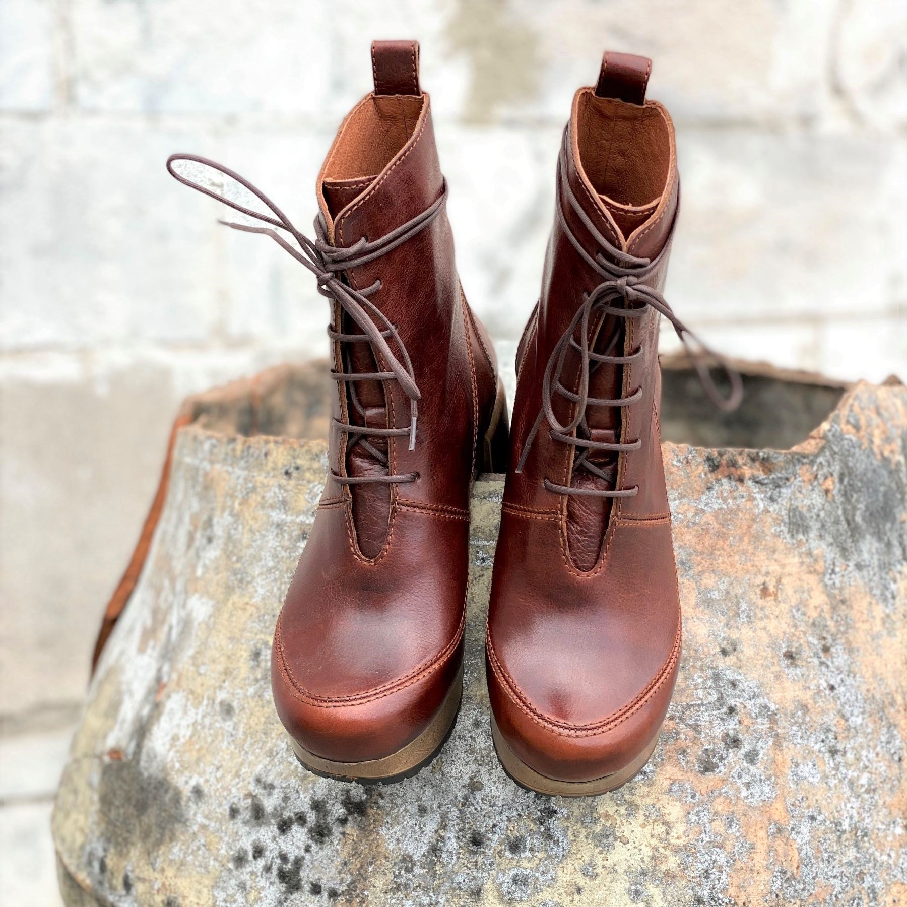 Greta brown leather lace-up clog boots calou stockholm