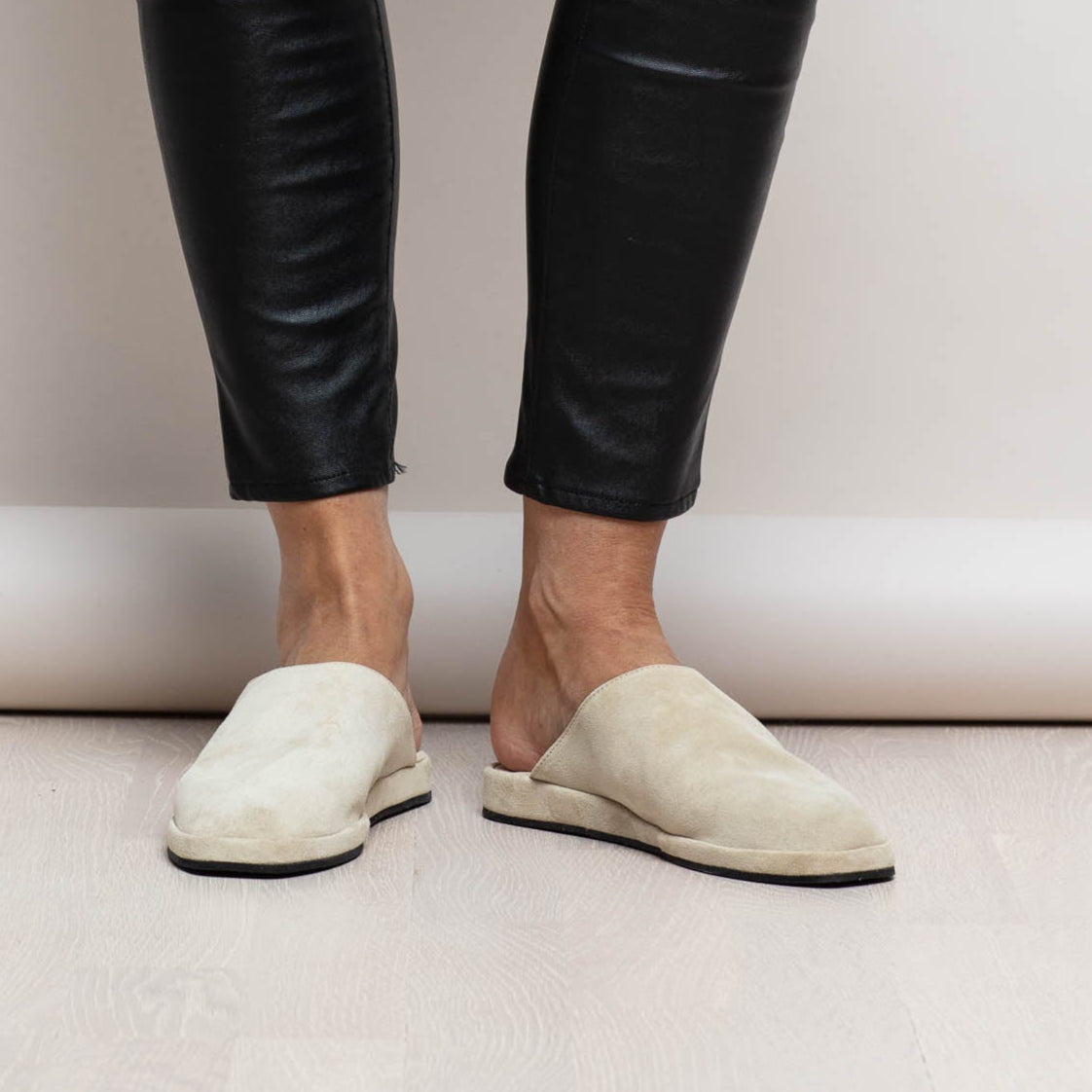 Tara offwhite suede slippers on model, Calou stockholm